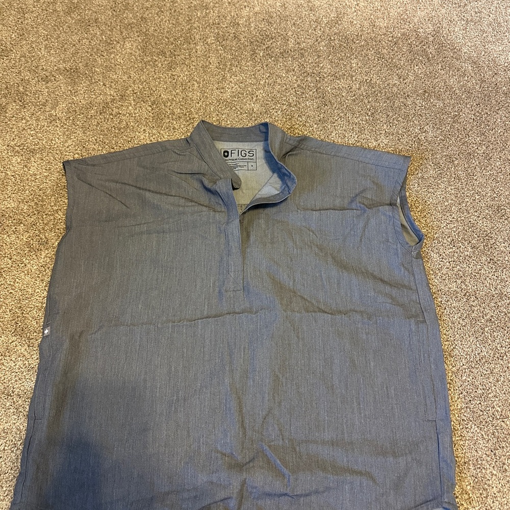 FIGS women’s Rafaela Oversized Scrub Top small